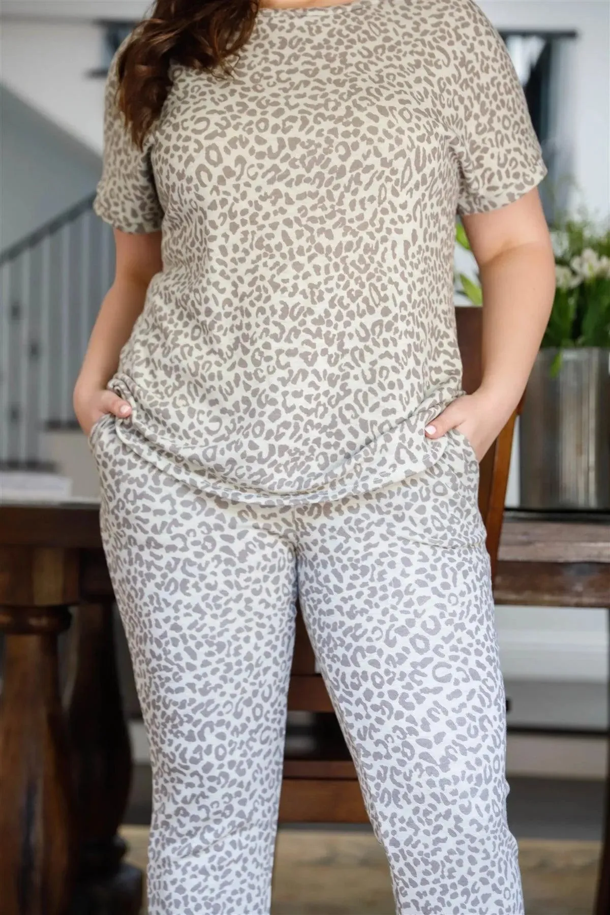 Junior Plus Size Charcoal Combo Cheetah Print Short Sleeve Crewneck Top & Sweatpants Set