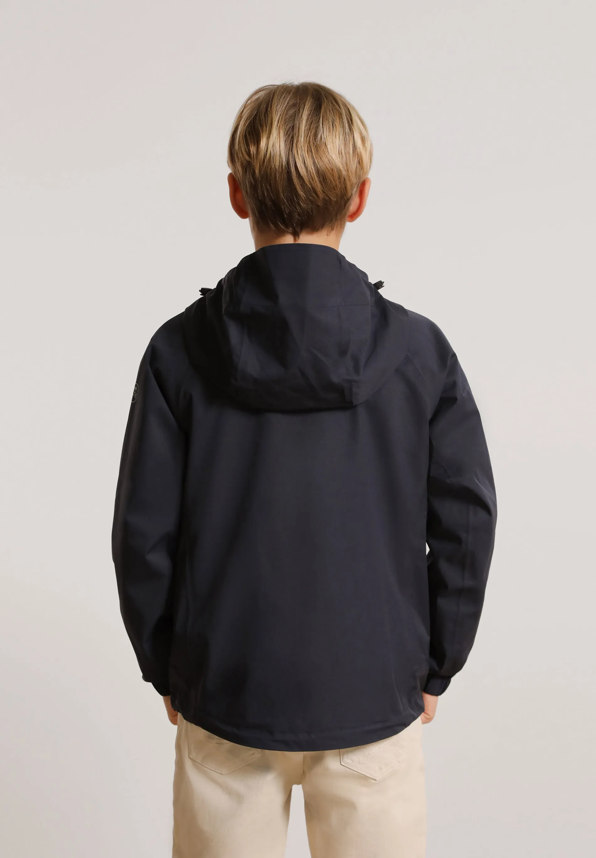 LIGHTWEIGHT WINDBREAKER