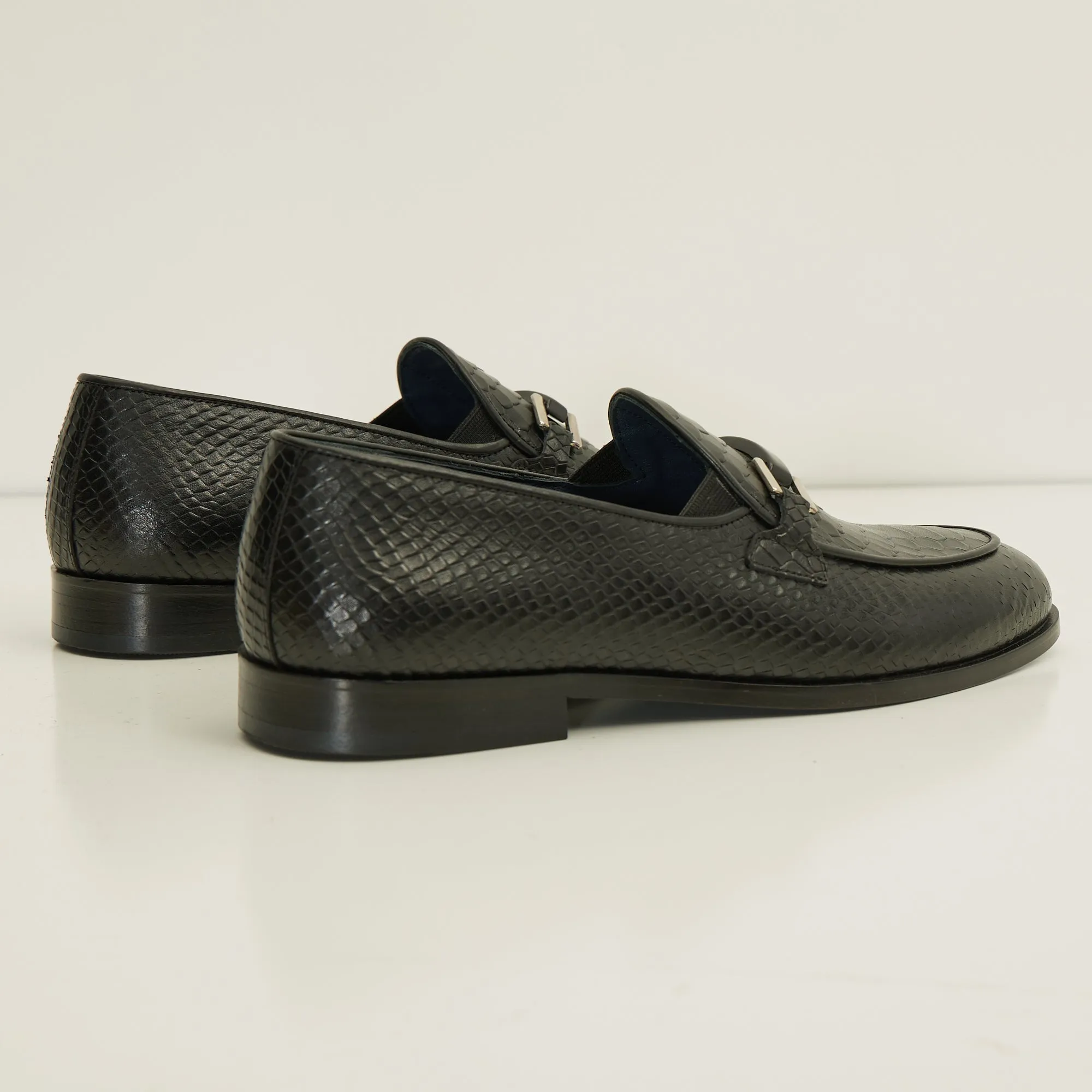 The Croc Classic Leather Loafer - Black